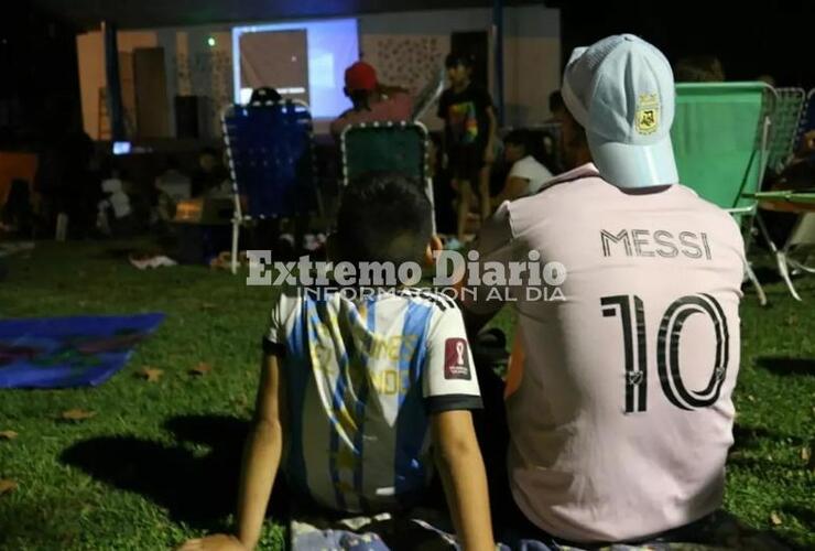 Imagen de Arroyo Seco: Cine a la reposera de la mano de "Muchachos, la pel&iacute;cula de la gente"