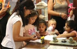 Imagen de �Escribiendo la historia� de PU&Ntilde;O y LETRA, un &eacute;xito en el Museo