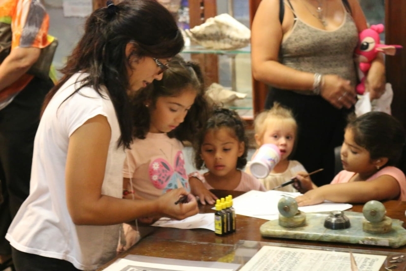 Imagen de �Escribiendo la historia� de PU&Ntilde;O y LETRA, un &eacute;xito en el Museo