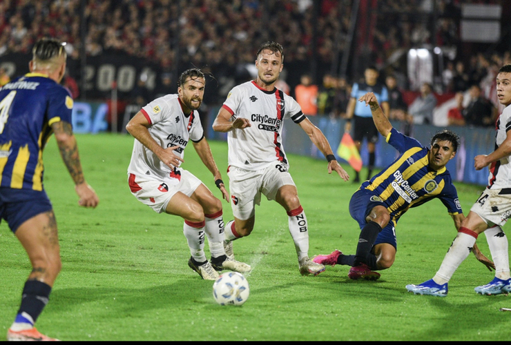 Imagen de Rosario Central venció 1-0 a N.O.B. en el clásico rosarino.