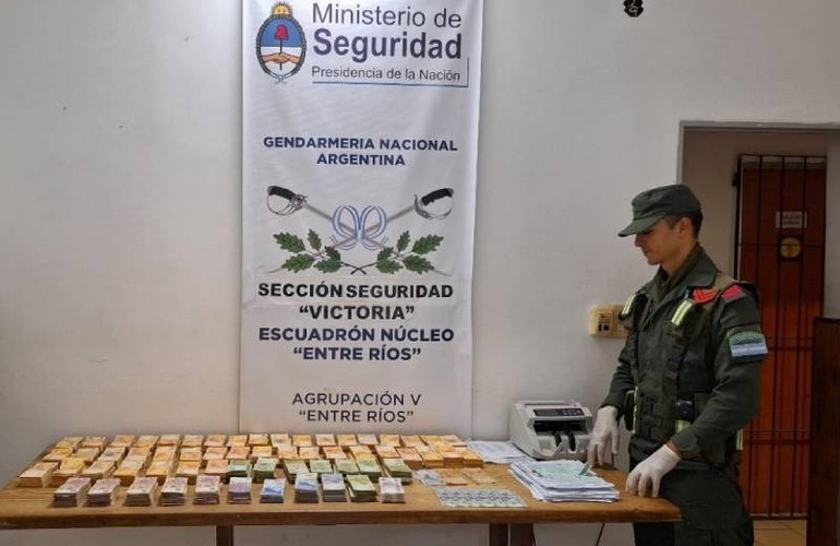 Imagen de Control de Gendarmería fiscalizó camión y halló una millonada sin declarar: fajos secuestrados