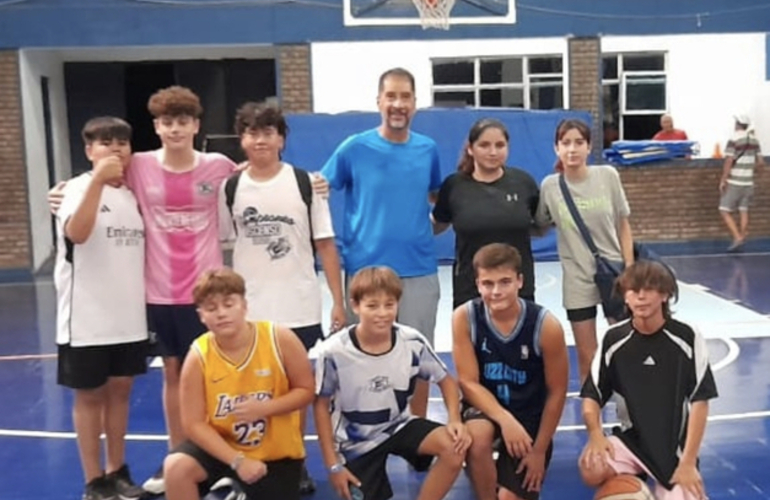 Imagen de Athletic inició con el entrenamiento de básquet en todas sus categorías.