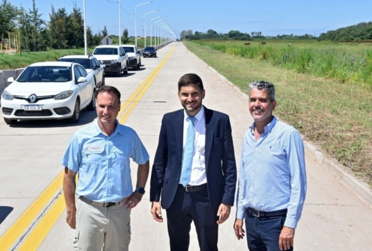 Imagen de Pullaro habilitó obras viales y supervisó tareas en marcha en Villa Constitución