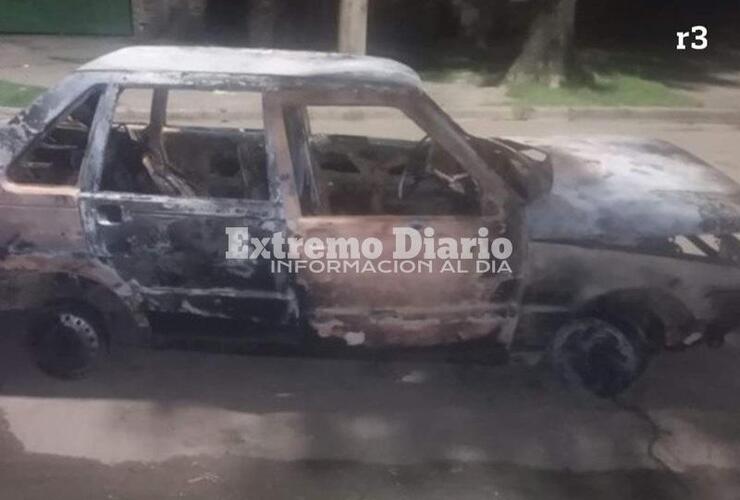 Imagen de Hallaron un auto incendiado e investigan si fue utilizado en el crimen del playero