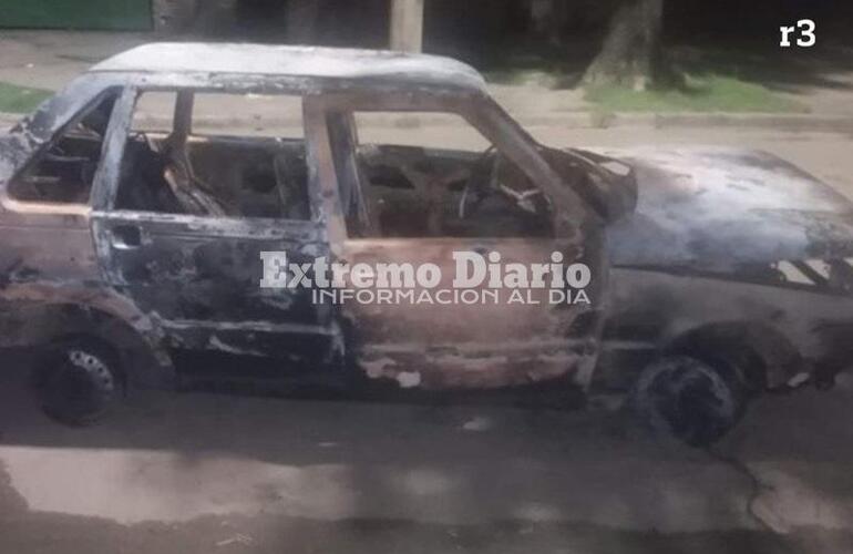 Imagen de Hallaron un auto incendiado e investigan si fue utilizado en el crimen del playero