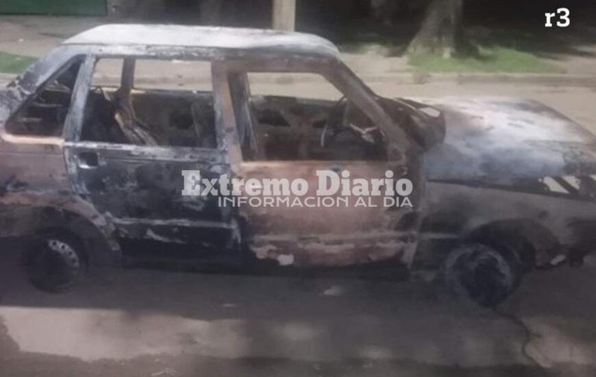 Imagen de Hallaron un auto incendiado e investigan si fue utilizado en el crimen del playero