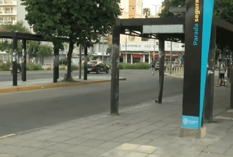 Imagen de Continúa por tiempo indeterminado el paro del transporte