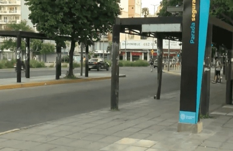 Imagen de Contin&uacute;a por tiempo indeterminado el paro del transporte