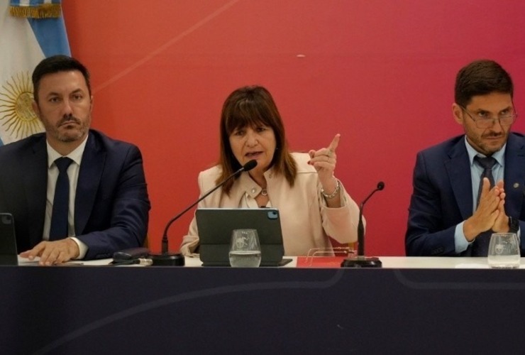 Imagen de Bullrich anunci&oacute; saturaci&oacute;n policial en horarios cr&iacute;ticos: manda 450 efectivos federales