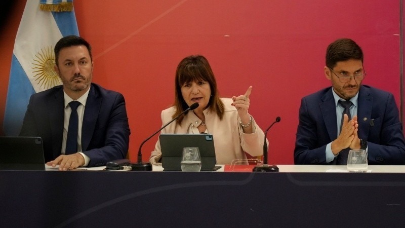 Imagen de Bullrich anunci&oacute; saturaci&oacute;n policial en horarios cr&iacute;ticos: manda 450 efectivos federales
