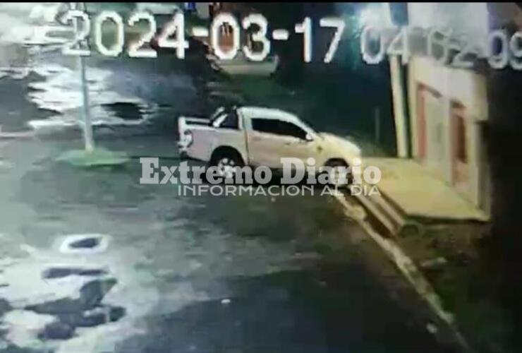 Imagen de Llegaron en una camioneta robada y saquearon el Supermercado El Ángel