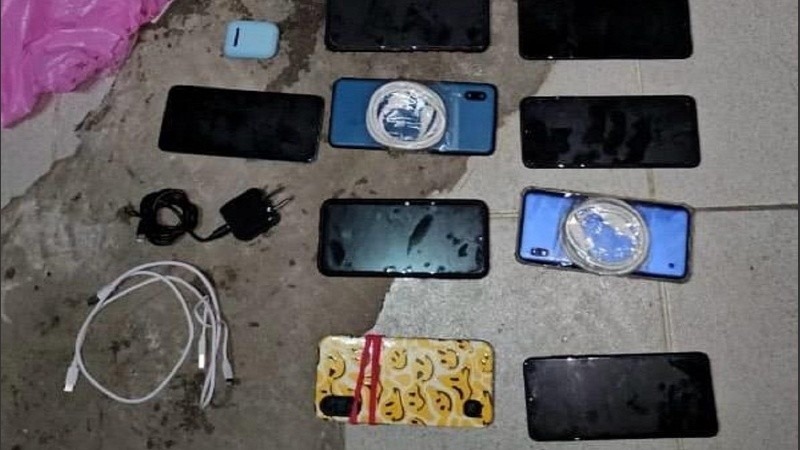 En el esc&aacute;ner fueron detectados los aparatos electr&oacute;nicos que pretend&iacute;a pasar el empleado.