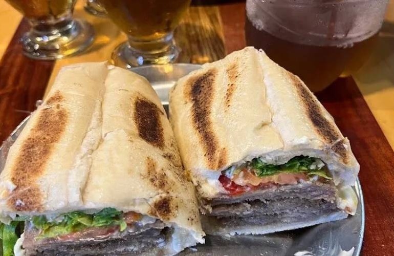 Imagen de &iexcl;Locura por la milanesa por $1,50! La promoci&oacute;n termin&oacute; en caos y con un herido de arma blanca