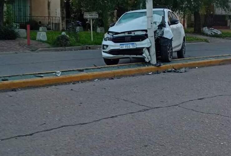 Imagen de Chocó contra columna de alumbrado público