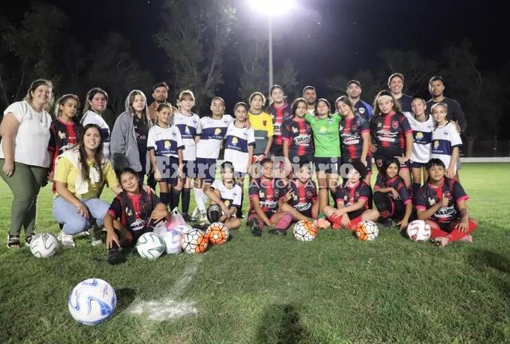 Imagen de Exitoso amistoso de fútbol femenino en Fighiera