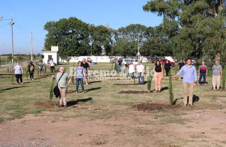 Imagen de Fighiera: Inauguraron el Jardín de los presentes