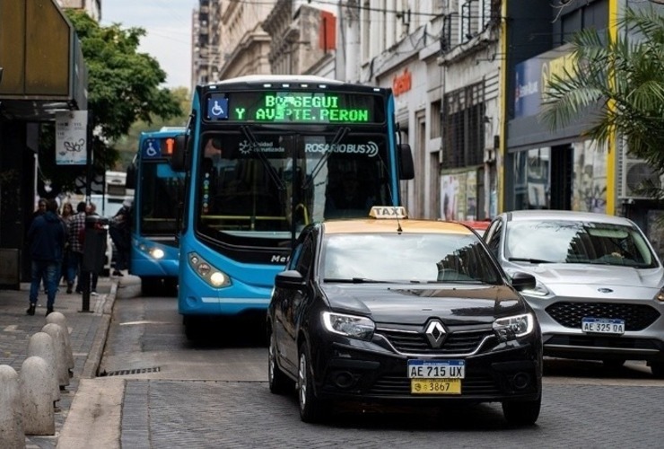 Choferes de colectivos vuelven a circular en Rosario tras amenazas y promesa de mayores controles