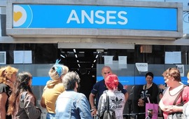 Imagen de El gobierno pagar&aacute; en cuotas las jubilaciones de abril