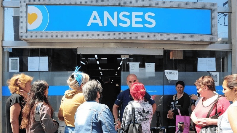 Imagen de El gobierno pagar&aacute; en cuotas las jubilaciones de abril