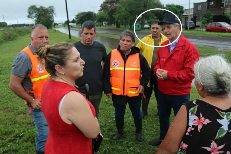 Petta junto al intendente Tonelli y dem&aacute;s autoridades durante el &uacute;ltimo temporal que afect&oacute; a la ciudad. Foto: Municipalidad