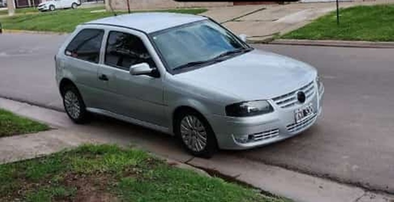 El coche robado durante esta madrugada en la vecina localidad.