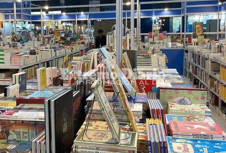 Imagen de Fighiera: Viaje a la Feria del Libro y tour por sitios porteños