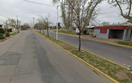 El suceso tuvo lugar mientras la v&iacute;ctima esperaba el colectivo. Foto: Google Maps