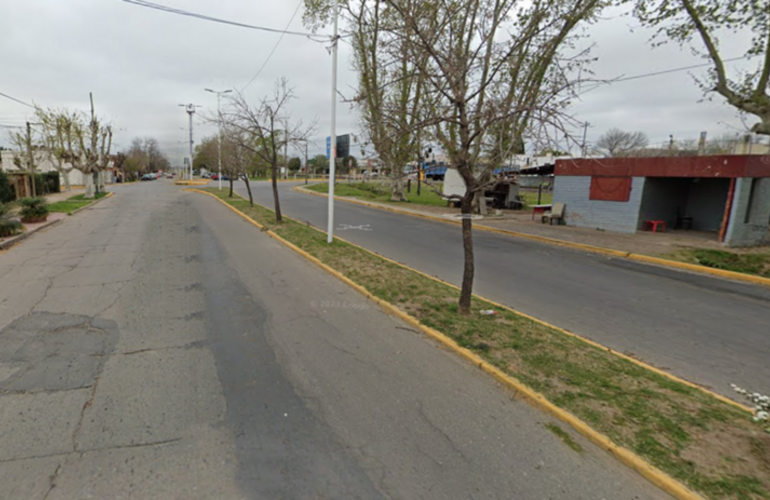 El suceso tuvo lugar mientras la víctima esperaba el colectivo. Foto: Google Maps