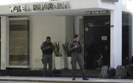 El Hotel Rep&uacute;blica, en San Lorenzo y San Mart&iacute;n, es uno de los alojamientos donde los efectivos residen en la ciudad.