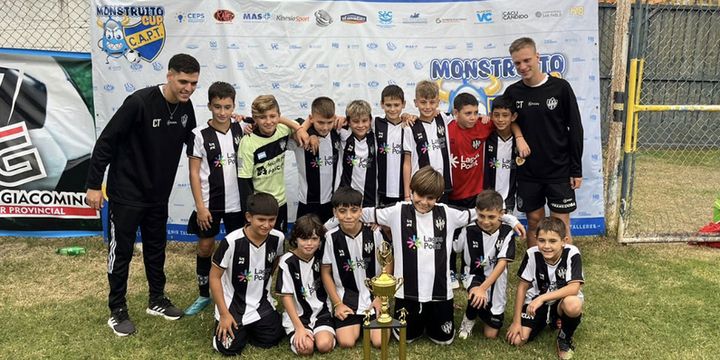 Imagen de La categoría 2013 de Unión, se consagró Campeona del Torneo 'Monstruitos'.
