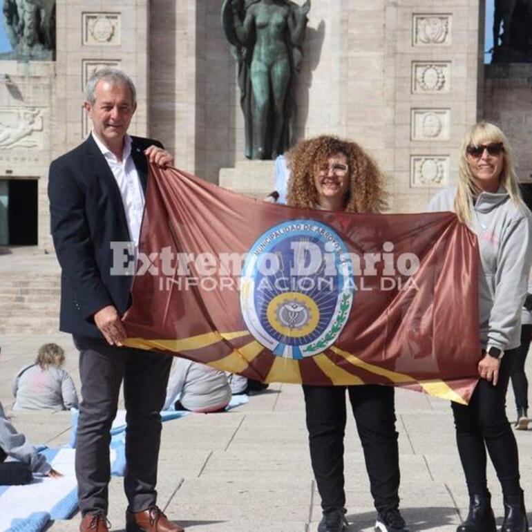 Imagen de Abrigando Patria: Las Reinas Tejedoras cerraron el proyecto en el Monumento