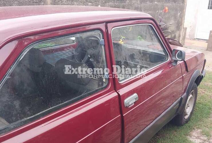 El hombre contó que le abrieron el auto y le robaron pertenencias.