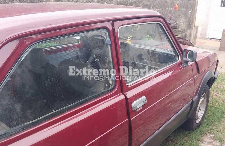 El hombre cont&oacute; que le abrieron el auto y le robaron pertenencias.