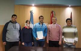 Imagen de La Municipalidad entreg&oacute; un aporte econ&oacute;mico a los Bomberos Voluntarios