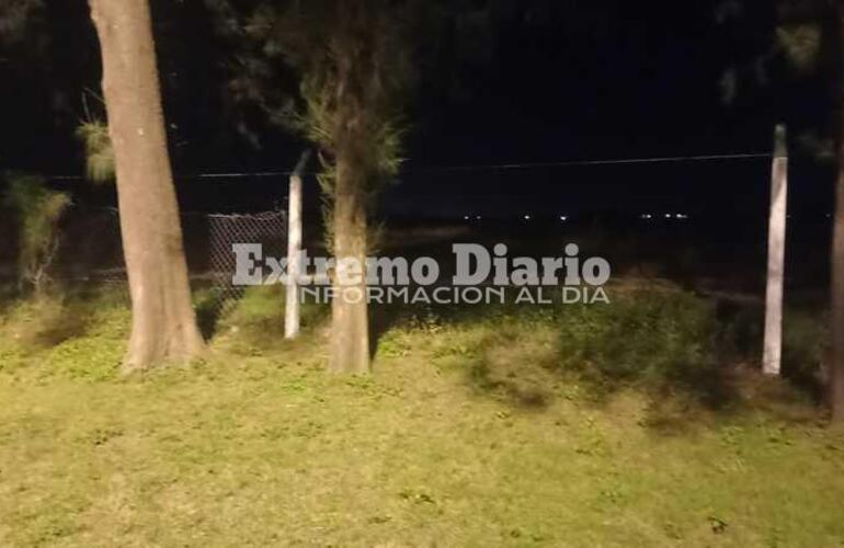 &iexcl;Otra vez!. En unos 20 d&iacute;as ya robaron 20 metros del tejido del club.