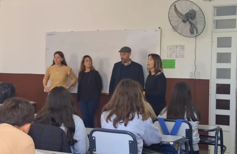 Imagen de Derechos y Leyes para Adolescentes: el equipo interdisciplinario del CIC visitó la Escuela Secundaria 'Hilario Lagos'.