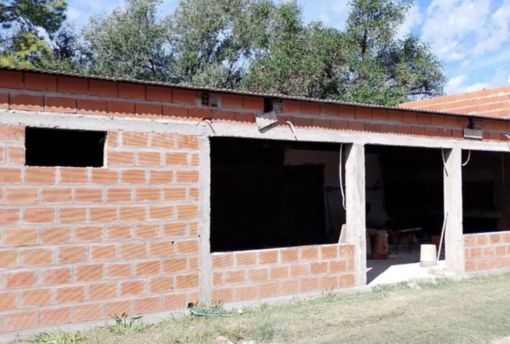 Imagen de Avanza la obra del quincho de tenis de Central Argentino de Fighiera.