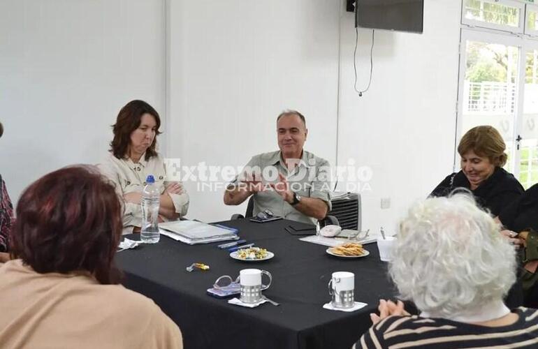 Imagen de Alvear: Entrega de aportes a instituciones educativas