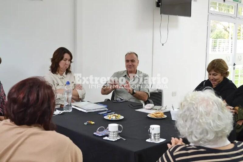 Imagen de Alvear: Entrega de aportes a instituciones educativas