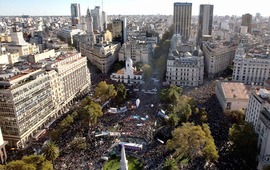 Imagen de 800 mil personas marcharon en Buenos Aires en defensa de la universidad p&uacute;blica