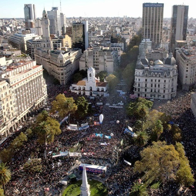 Imagen de 800 mil personas marcharon en Buenos Aires en defensa de la universidad pública