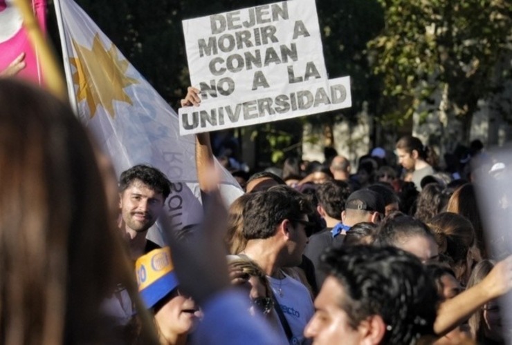 Multitudinaria manifestación en Rosario por la educación pública. (Alan Monzón/Rosario3)