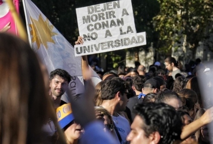 Multitudinaria manifestaci&oacute;n en Rosario por la educaci&oacute;n p&uacute;blica. (Alan Monz&oacute;n/Rosario3)