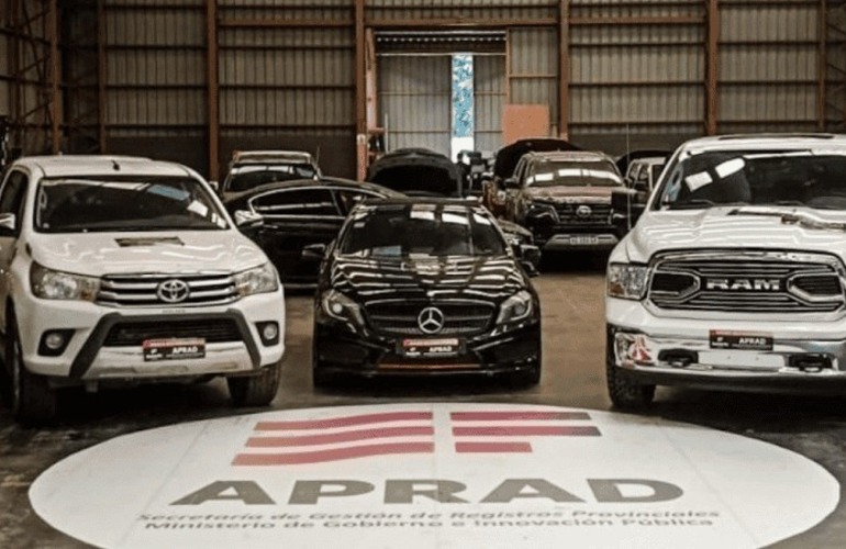 Algunos de los vehículos que se subastarán.