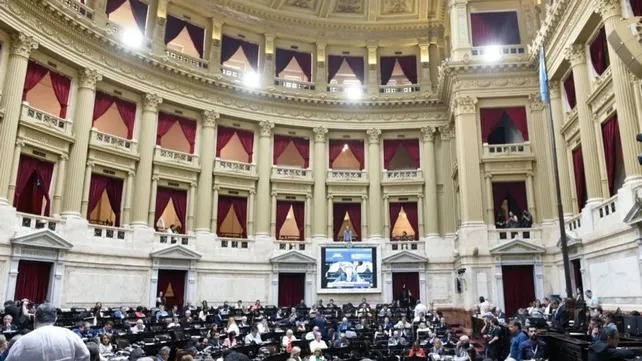 Imagen de La Ley &Oacute;mnibus llega este lunes al recinto de Diputados y el gobierno se entusiasma con la media sanci&oacute;n