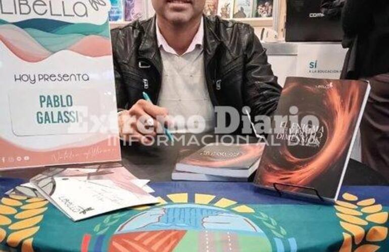 Imagen de Fighiera: Pablo Galassi present&oacute; su novela en la Feria del Libro