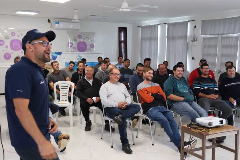 Imagen de Capacitaci&oacute;n de operarios de equipos de aplicaci&oacute;n terrestre y a&eacute;reo de fitosanitarios