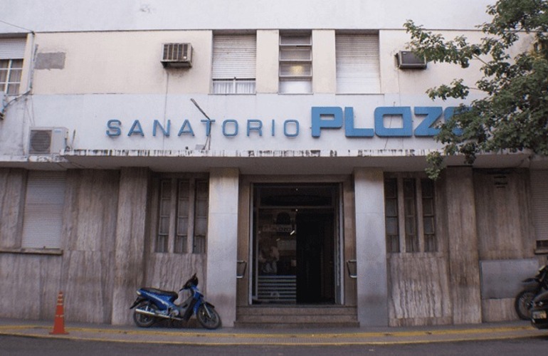 El hombre fue trasladado por la ambulancia del Pami al sanatorio Plaza.