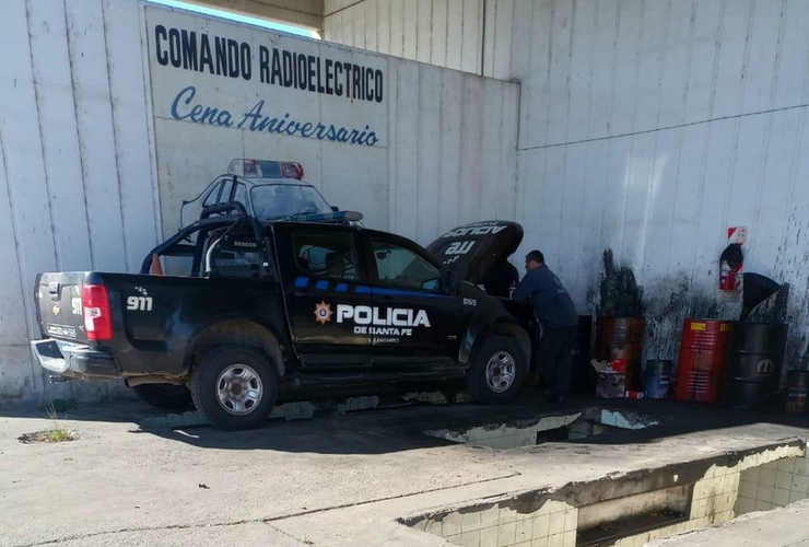 El trabajo en conjunto permitió la rápida acción para reparar un móvil.