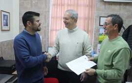 Imagen de Firmas de convenios con la E.E.T.P. N&deg;650 y el CEF N&deg;46 para la utilizaci&oacute;n del Complejo "Los Tiburones"